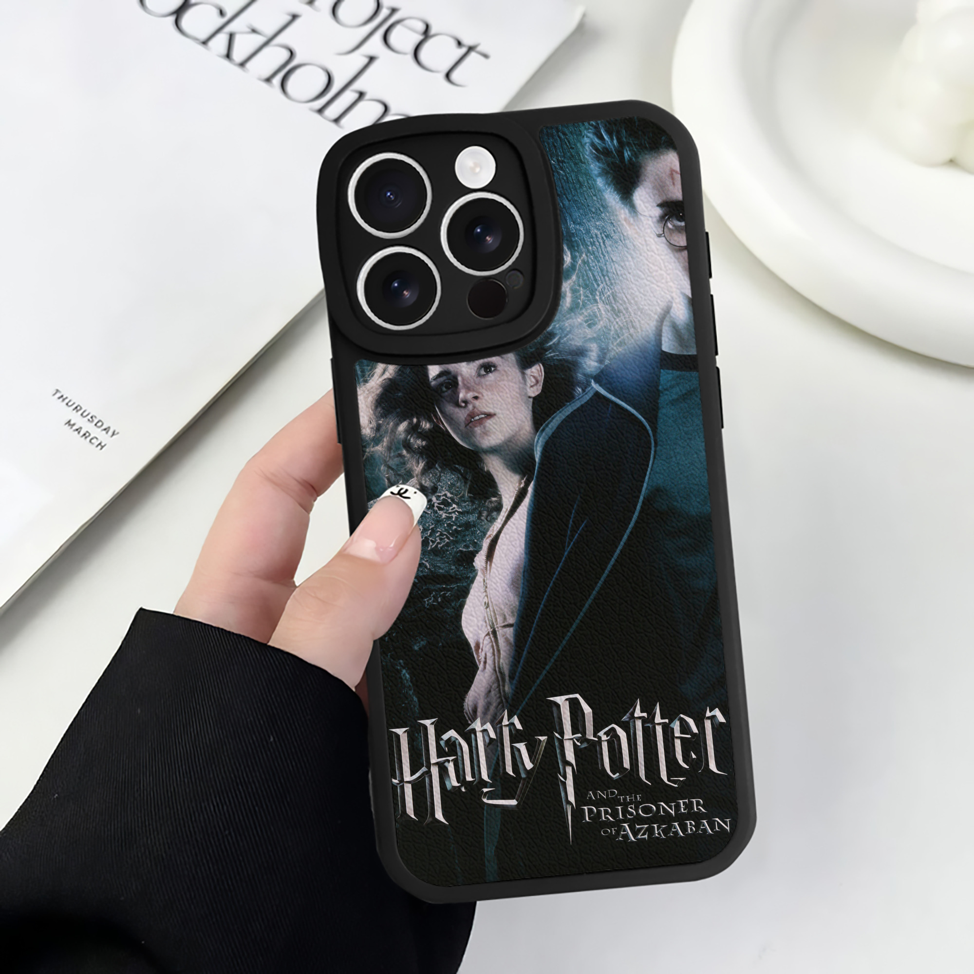 （画像用） Harry Potter ハリー・ポッターシリーズ 【iPhone 16シリーズ対応】シリコンスマホケース（レザー調） 材質：シリコン